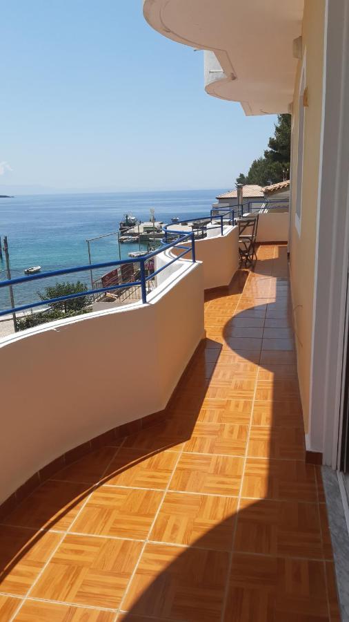Beachfront Apartment Himarë Exterior foto
